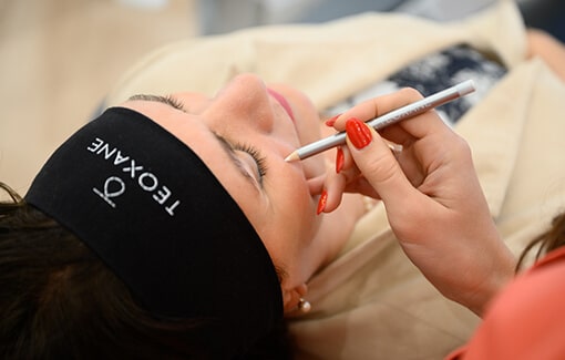 Szálbehúzás, bioszálas arcfelvarrás, COG szálas kezelés, orvos-esztétikai arckezelés, Foxxi Medical arcesztétika